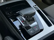 Audi Q5 50 TFSIe 220kW/299PK S Line · Panoramadak · Camera · Apple/Android Car Play · Adaptive Cruise Control · Navigatie · Drive select