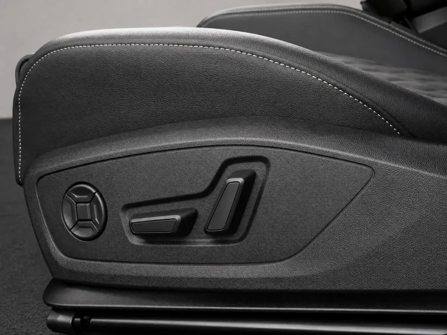 Audi Q4 e-tron S edition quattro performance 82 kWh 340 pk · Panorama dak · Tech Pro · Bijrijdersdisplay · Sonos · NIEUW MODEL!!