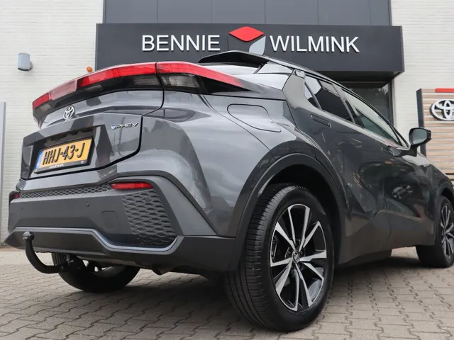 Toyota C-HR 2.0 PHEV 220 First Edition | Trekhaak | Stuur en stoelverwarming VERKOCHT