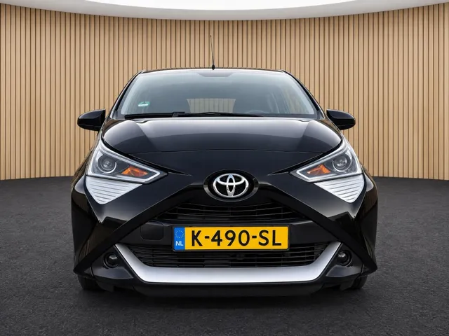 Toyota Aygo 1.0 VVT-i x-play | Camera | Carplay