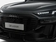 Audi Q6 e-tron S edition 83 kWh 252 PK · Trekhaak elek. wegklapbaar · Exterieurpakket zwart · Tech plus