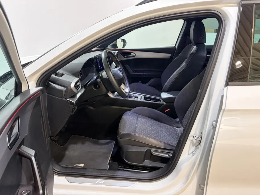 SEAT Leon Sportstourer 150PK 1.5 TSI FR Business Intense | Navigatie | Cruise Control Adaptief | Climate Control | Apple Carplay/Android Auto | Camera | Parkeersensoren | Lichtmetalen Velgen | Licht & Regen Sensor |