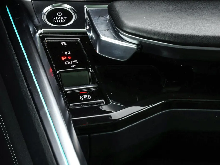 Audi Q8 Sportback e-tron 55 408pk Quattro S Edition 115 kWh · SOH 95,1% · Panoramadak · Luchtvering · Leder · 360 Camera · Elek. Voorstoelen ·