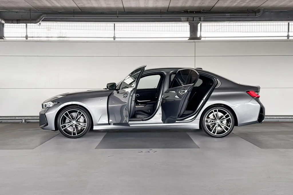 BMW 3 Serie Sedan 330i M-Sport