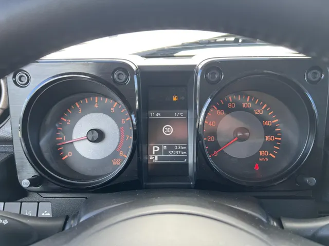 Suzuki Jimny 1.5 Stijl Automaat | Apple Carplay & Android Auto | Climate Control | Noppenbanden | 4 Zitplaatsen