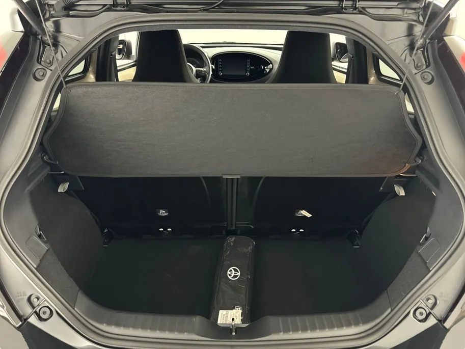 Toyota Aygo X 1.0 Pulse | 17'' L.M. Velgen | Adaptieve Cruise Control | App Connect