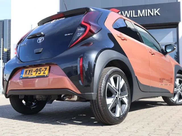 Toyota Aygo X Hybrid 115 pulse Bi-Tone | Easy Pack