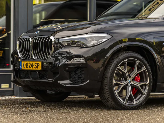 BMW X5 xDrive45e High Executive | NL geleverd | 1e Eigenaar | Achteras besturing |