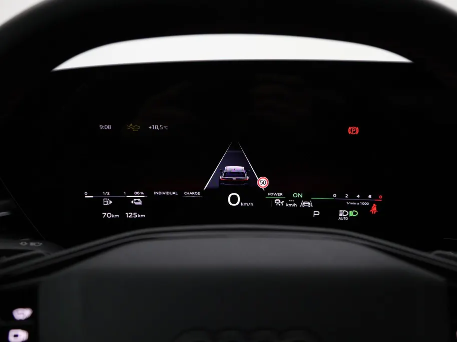 Audi A5 Avant 2.0 367pk S-tronic e-hybrid quattro S edition · 360 Camera · Wegklapbare Trekhaak · Bang & Olufsen Audio · Bijrijder Display · Zwart Optiek · 19'' Inch · Garantie t/m 26-07-2030 of 100.000
