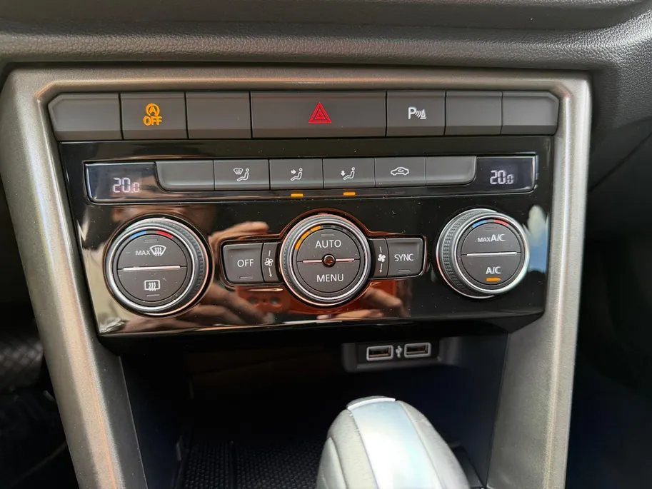 Volkswagen T-Roc 1.5 TSi DSG7-autom. Sport Navi | Apple Carplay/Android Auto | Trekhaak | Climate Control | Cruise Control | Etc.