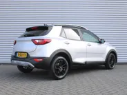 Kia Stonic 1.0 T-GDi MHEV DynamicLine | Stoelverwarming | Camera | Parkeersensor v+a | Clima | Navi | Apple Carplay/Android Auto | 15" LM | Cruise |