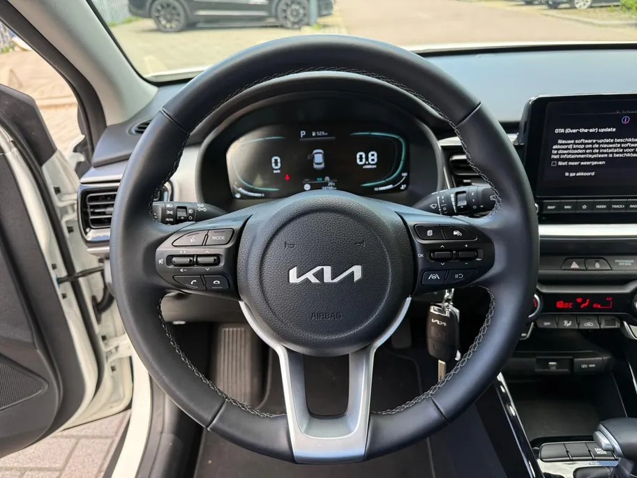 Kia Stonic 1.0 T-GDi MHEV DynamicLine Navigatie | Achteruitrijcamera | Lichtmetaal | Resterende fabrieksgarantie |