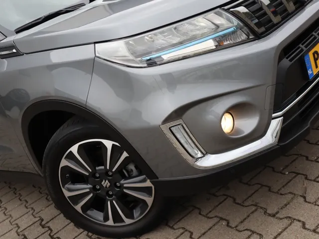 Suzuki Vitara 1.4 BoosterJet Hybrid Style Trekhaak | Adaptive Cruise | Two tone