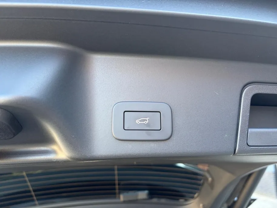 Land Rover Range Rover Evoque 1.5 P270e PHEV AWD SE Dynamic Edition | Black Pack | Keramische coating | Panoramadak | Meridian audio-installatie | Elektrisch verstelbare stoelen incl. geheugenfunctie | 3D camera | Apple/Android Carplay | Elektrisch verstelbare achterklep | Stoelverwar