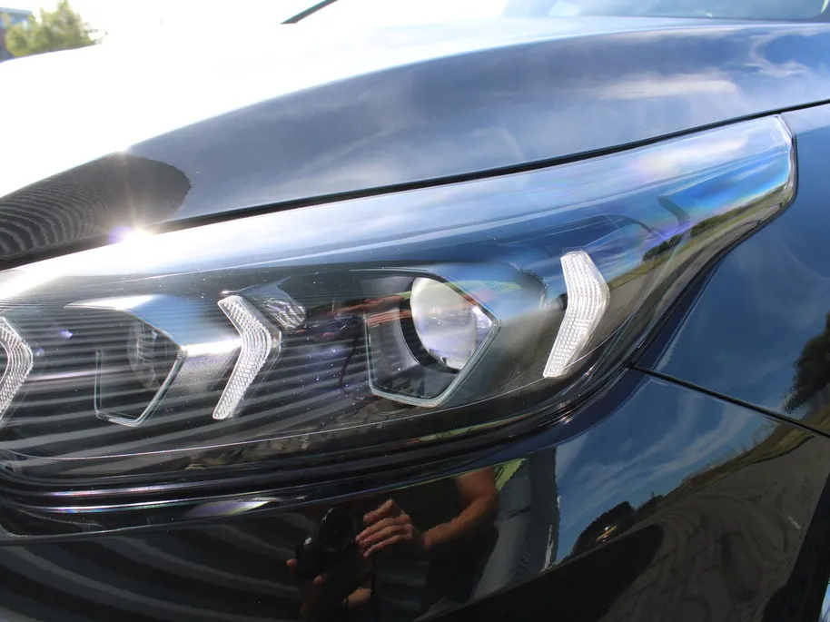 Kia Ceed Sportswagon 1.0 T-GDi DynamicPlusLine | Stoel- & stuurverwarming | Camera | Clima | Cruise | LED | Navi | Elek. achterklep | 16' LM |