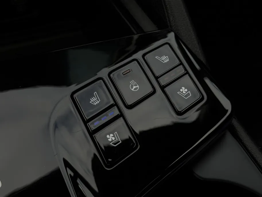 Kia Sportage 1.6 T-GDi Hybrid GT-PlusLine | Apple Carplay/ Android Auto | Navigatiesysteem | Licht + Regensensor | Stoelverwarming + Stoelkoeling | Stuurverwarming | Elektrisch Verstelbare Voorstoelen | Geheugen op Bestuurdersstoel | Elektrisch Schuif / Kanteldak | El
