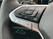 Volkswagen Tiguan 1.5 eTSI 110KW/150PK DSG R-Line Edition · Panoramadak ·Apple/Android Car Play ·  360°Camera + Parkeersensoren · Fabrieksgarantie t/m 03-11-2030 of 100.000Km