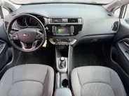 Kia Rio 1.2 CVVT ExecutiveLine Navigatie| Stoel verwarming| Camera| Lichtmetalen velgen| donker getint glas| Climate Control