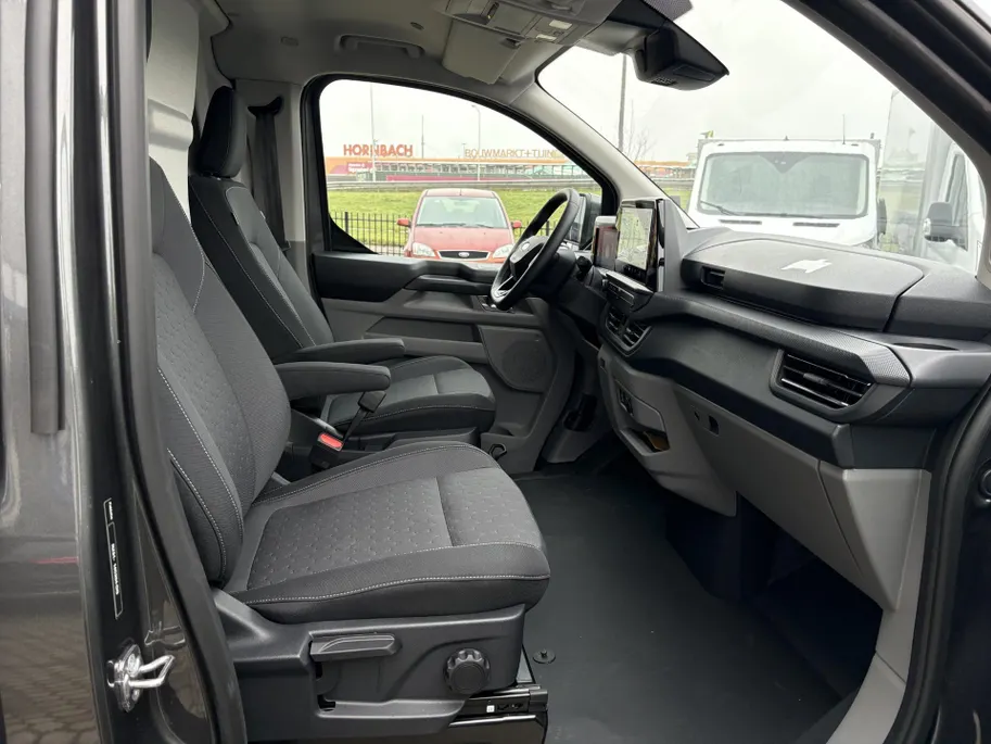 Ford E-Custom E-Custom 320 L2H1 Limited 65 kWh DEMO I DRIVER ASSISTANCE PACK PREMIUM I ELEK. INKLAPBARE TREKHAAK I 17'' LM VELGEN I