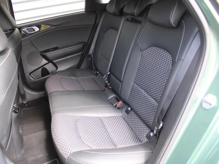 Kia Ceed 1.0 T-GDi DynamicPlusLine | Stuur-/stoelverwarming | Camera | Draadloos laden | LED | Dodehoek detectie | 16' LM |