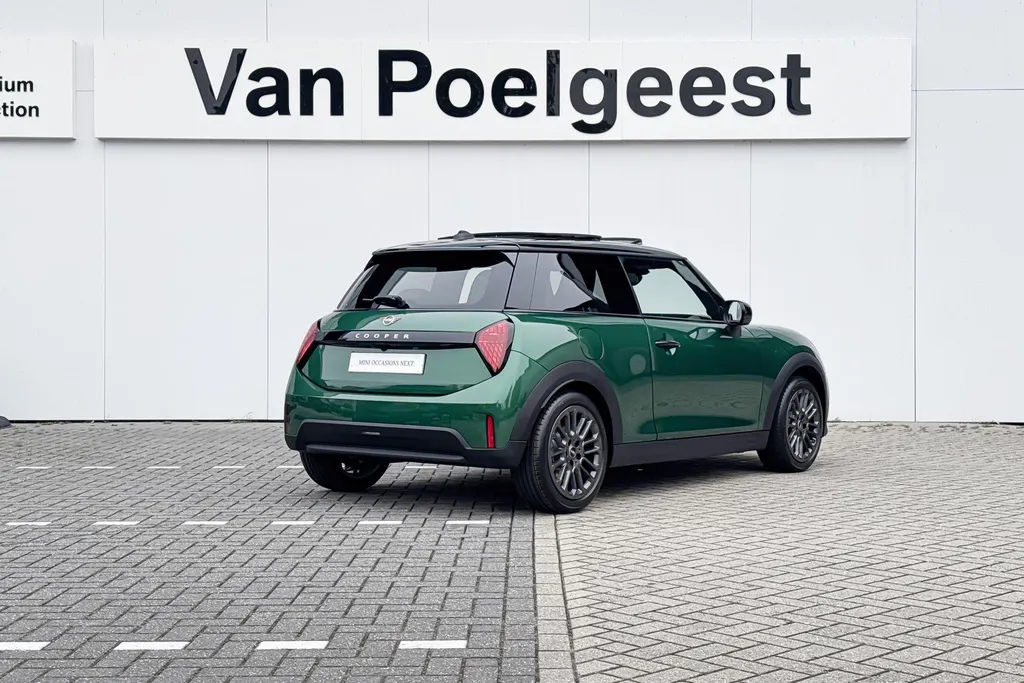 MINI Cooper 3-deurs 1.5 Cooper C Favoured M