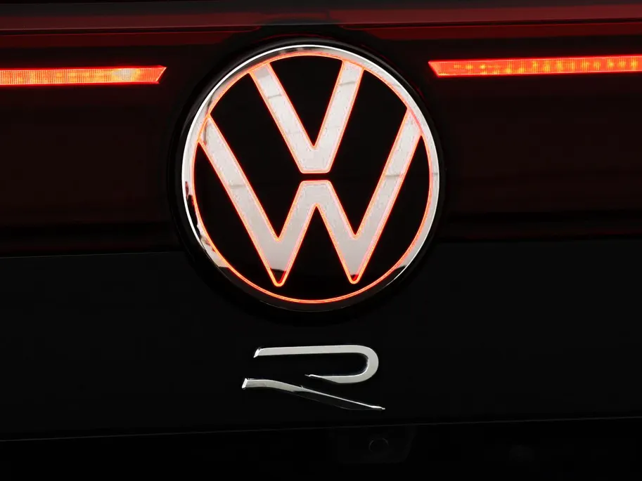 Volkswagen Touareg 3.0 TSi 462pk DSG eHybrid 4MOTION R · SOH 96.9% · Panoramadak · 360 Camera · Luchtvering · Wegklapbare Trekhaak · Stoelventilatie · Elek. Voorstoelen · 21'' Inch ·