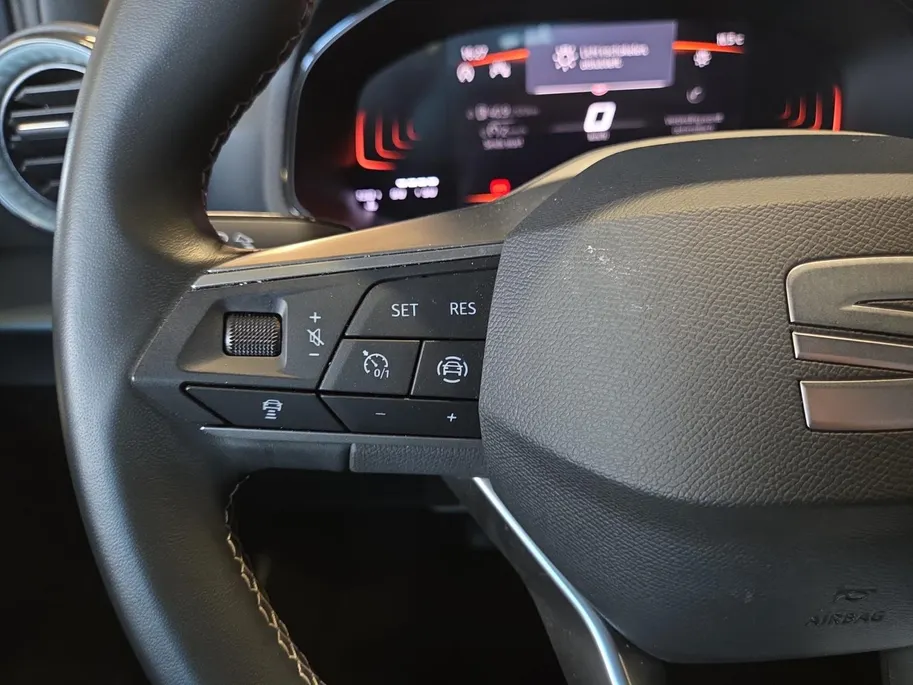 SEAT Arona Xperience Business Connect | Adaptief Cruise  | Climate Control | Camera | Dodehoek Detectie | 17'' LM Velgen | Apple Carplay | Android Auto | 9.000 km!