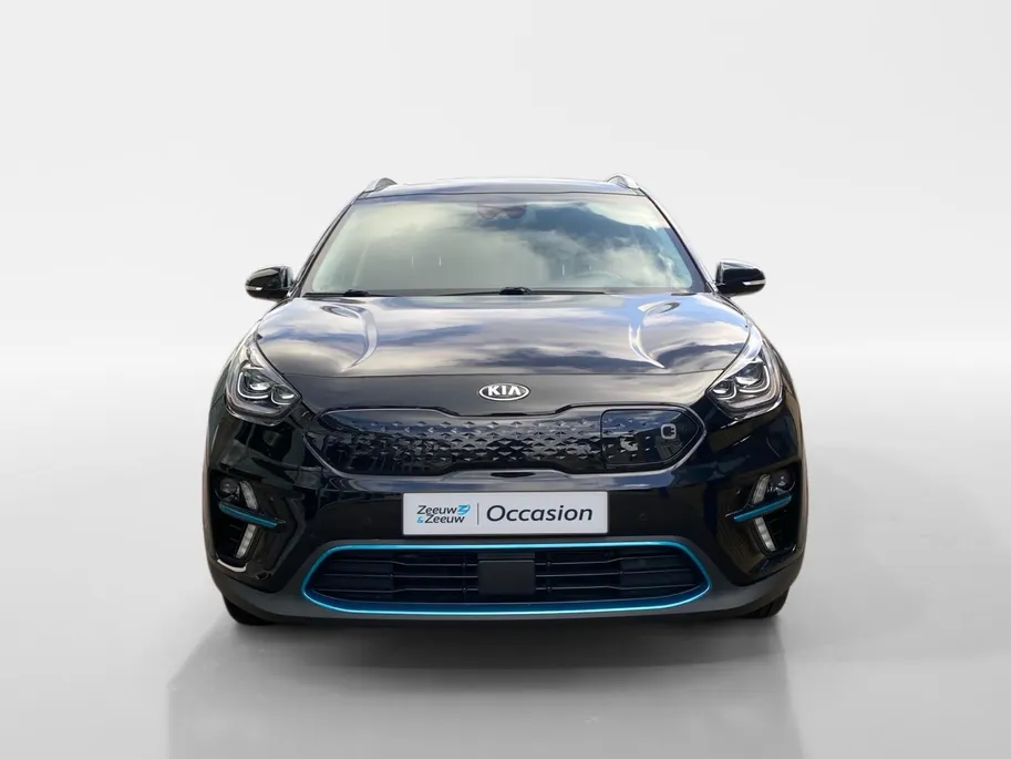 Kia e-Niro ExecutiveLine 64 kWh | Climate control | Leder | Stoel + stuurverwarming en ventilatie | Schuif/kanteldak | Navigatie | 17 inch LM-velgen | Keyless | SOH 97% |