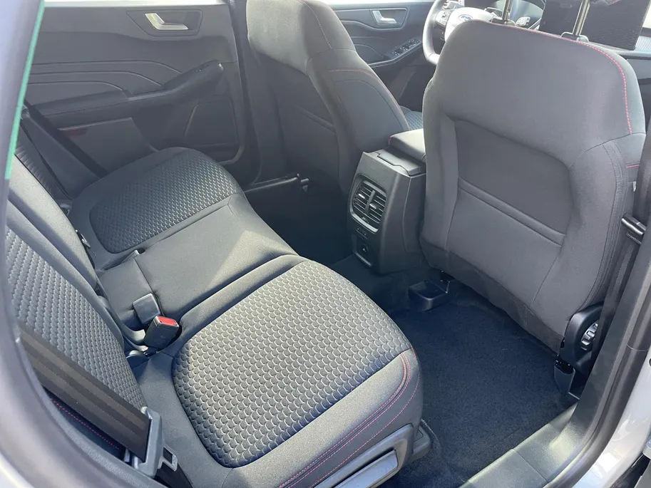 Ford Kuga 2.5 PHEV ST-Line | Uit Voorraad Leverbaar!! | Inkl. Trekhaak | 18 inch lichtmetalen velgen | Sportieve 'ST-Line' bodykit | Electrische Voorruit verwarming |