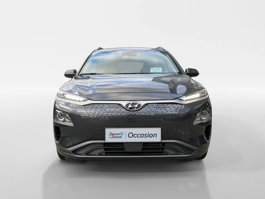 Hyundai Kona EV Fashion 64 kWh | Zeer nette auto | 97,6 % SOH | Navigatie | Head-up display | Achteruitrijcamera | Hoge zit |