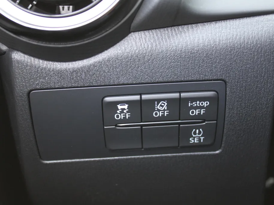 Mazda 2 1.5 e-SkyActiv-G 90PK 6MT Exclusive-Line | Private lease v.a. € 429 p/m | Camera | Dodehoek detectie | Clima | LED | Stoel- / Stuurverwarming |
