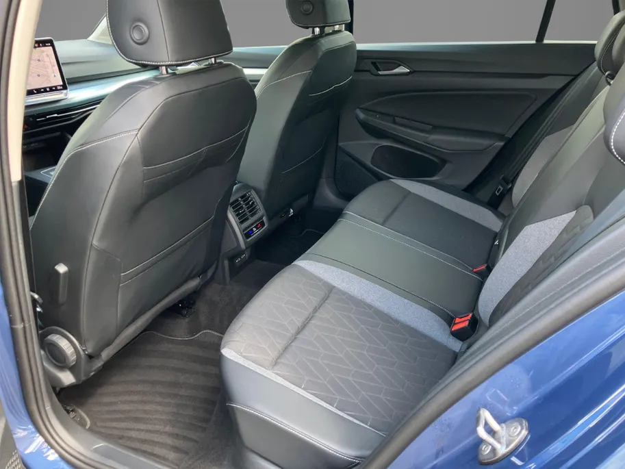 Volkswagen Golf Variant 1.5 eTSI 150PK DSG Goal · Trekhaak · Stoelverwarming · 360° camera + Parkeersensoren · Garantie t/m 28-10-2027 of 100.000KM