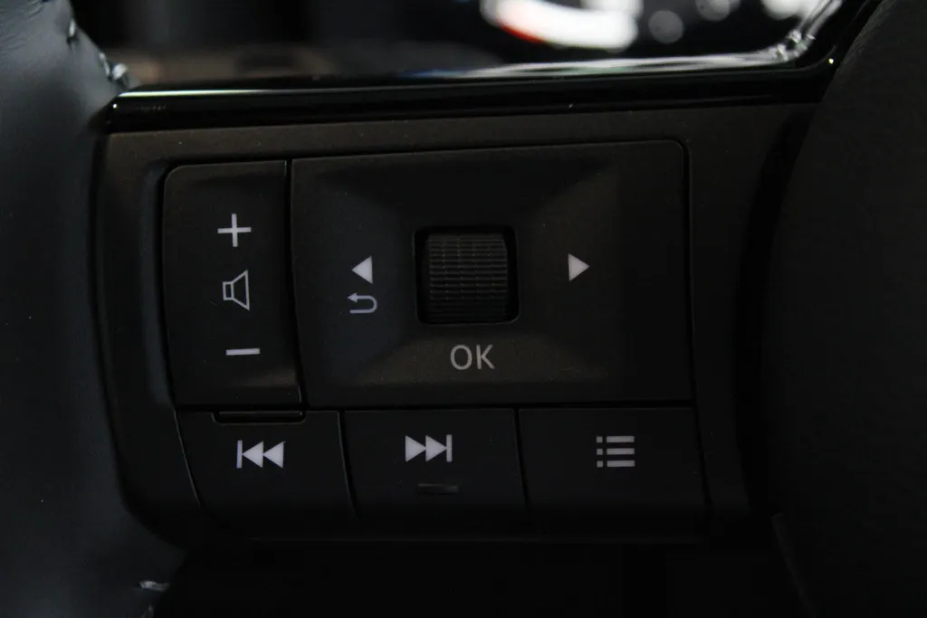 Nissan QASHQAI 1.3 MHEV Xtronic N-Design |1800kg trekgewicht|Coldpack|Panoramisch dak|Camera rondomzicht|Parkeersensoren voor en achter|Naviagatie|Apple carplay&Android auto|20inch Lichtmetalenwielen|Alcantara bekleding|