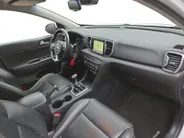 Kia Sportage 1.6 GDI DynamicLine | Dealer Onderhouden | Stoelverwarming voor en achter | camera | Navigatie | Cruise Control | LM Velgen 17' | Lader | 12 Maanden BOVAG Garantie |