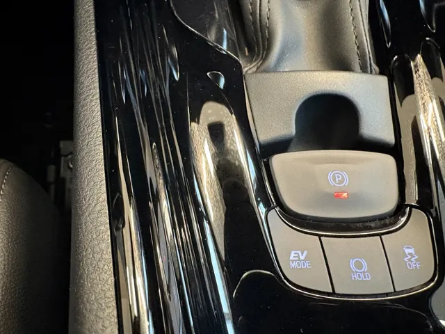 Toyota C-HR 1.8 Hybrid Dynamic | blindspot | Stuur en Stoelverwarming | PDC