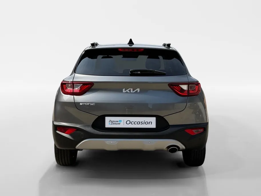 Kia Stonic 1.0 T-GDi MHEV DynamicPlusLine | Apple Carplay / Android Auto | Navigatiesysteem | Stoel + Stuurverwarming | Licht + Regensensor | Parkeersensoren + Camera Achter | Cruise Control | 16' Lichtmetalen Velgen