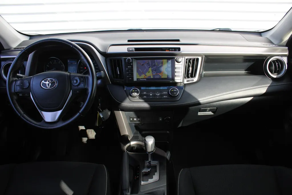 Toyota RAV4 2.0 VVT-i AWD Dynamic | 17' LM | Airco | Navi | Camera | Trekhaak | Automaat |