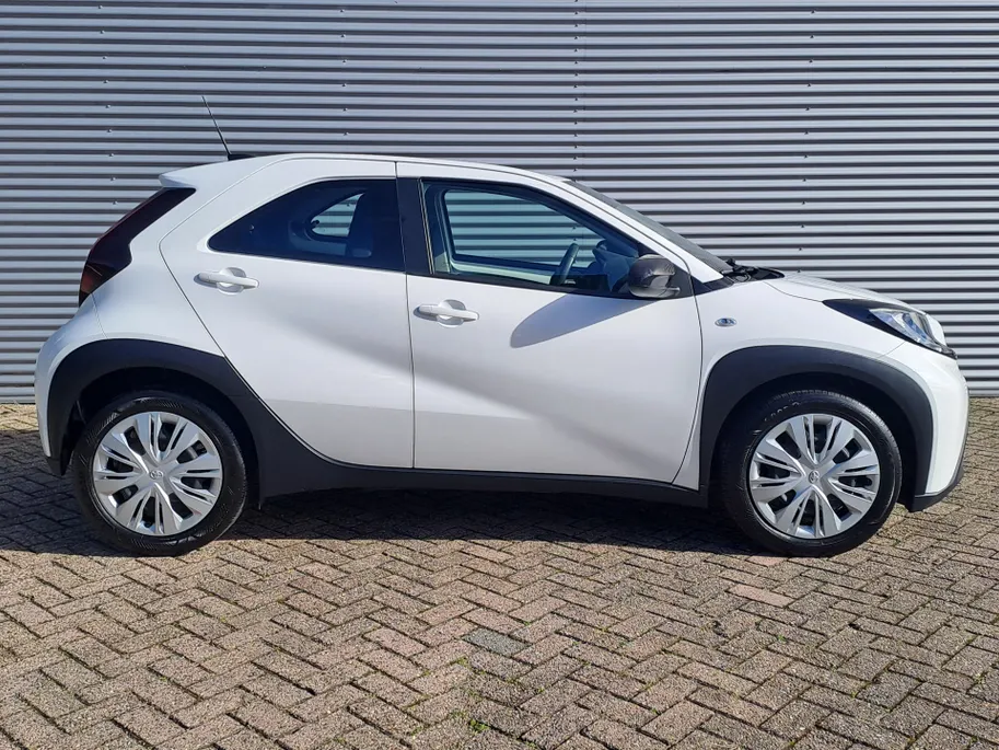 Toyota Aygo X 1.0 VVT-i MT Play | Apple Carplay/Android Auto | Cruise control adaptief | Airco | DAB | Camera