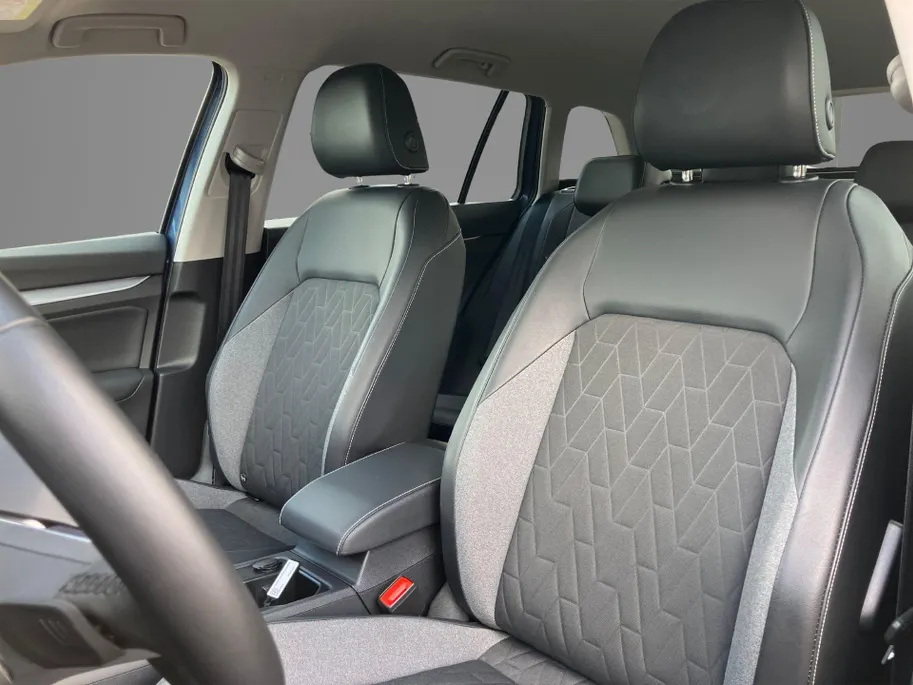 Volkswagen Golf Variant 1.5 eTSI 150PK DSG Goal · Trekhaak · Stoelverwarming · 360° camera + Parkeersensoren · Garantie t/m 28-10-2027 of 100.000KM