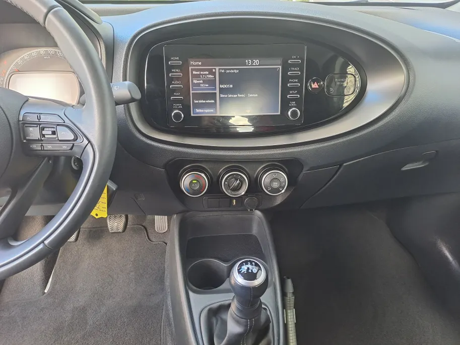 Toyota Aygo X 1.0 VVT-i MT Play | Apple Carplay/Android Auto | Cruise control adaptief | Airco | DAB | Camera
