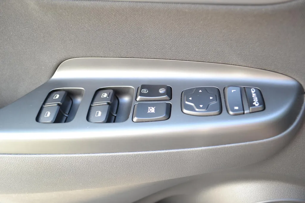 Hyundai Kona 1.6 GDI HEV FASHION|TREKHAAK|NAVI|CARPLAY|HEA