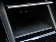 Volkswagen Tiguan 1.5 eTSI R-Line Business | Elektrisch wegklapbare trekhaak | Stoelmassage | Elektrisch bedienbare achterklep | Achteruitrijcamera | Parkeersensoren voor- en achter | Navi | Adaptive cruise control | Sportstoelen