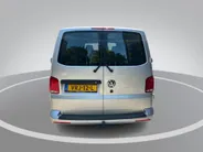 Volkswagen Bedrijfswagens Transporter 2.0 TDI 150pk DSG L2H3 28 Bulli · Camera · Apple/Android Car Play · Trekhaak · Adaptive Cruise Control · Alarmklasse 3 · Navigatie · Elek. Inklapbare Spiegels ·