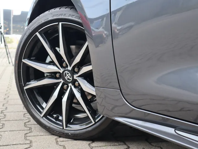 Toyota Corolla Touring Sports Hybrid 140 GR Sport | Schuif/Kantel Dak | Headup Display | Apple/Android Auto |