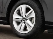 Volkswagen Golf 1.0 eTSI 110pk DSG Life · Camera · Apple/Android Car Play · Navigatie · P-Sensoren · 16'' Inch · Garantie t/m 04-02-2028 of 100.000km