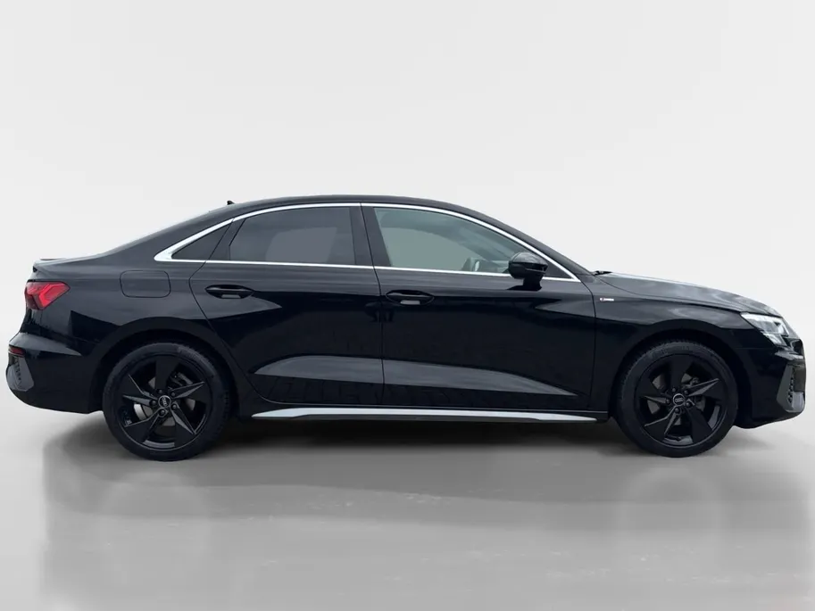 Audi A3 Limousine 110PK 30 TFSI S Edition Automaat | 1e eigenaar | Virtual Cockpit | Navi | Armsteun | Cruise Control | Zwarte Lichtmetalen Velgen | Apple CarPlay/Android Auto | Full LED koplampen | Keyless Entry |
