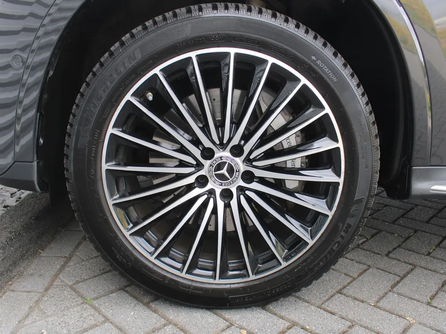 Mercedes-Benz GLC 300e 4MATIC AMG Line | 360 Camera | Schuifdak | Cruise adapt. | 20' LM | HUD | Treeplanken | Dodehoek detectie | Stoelverwarming + geheugen | BTW auto |