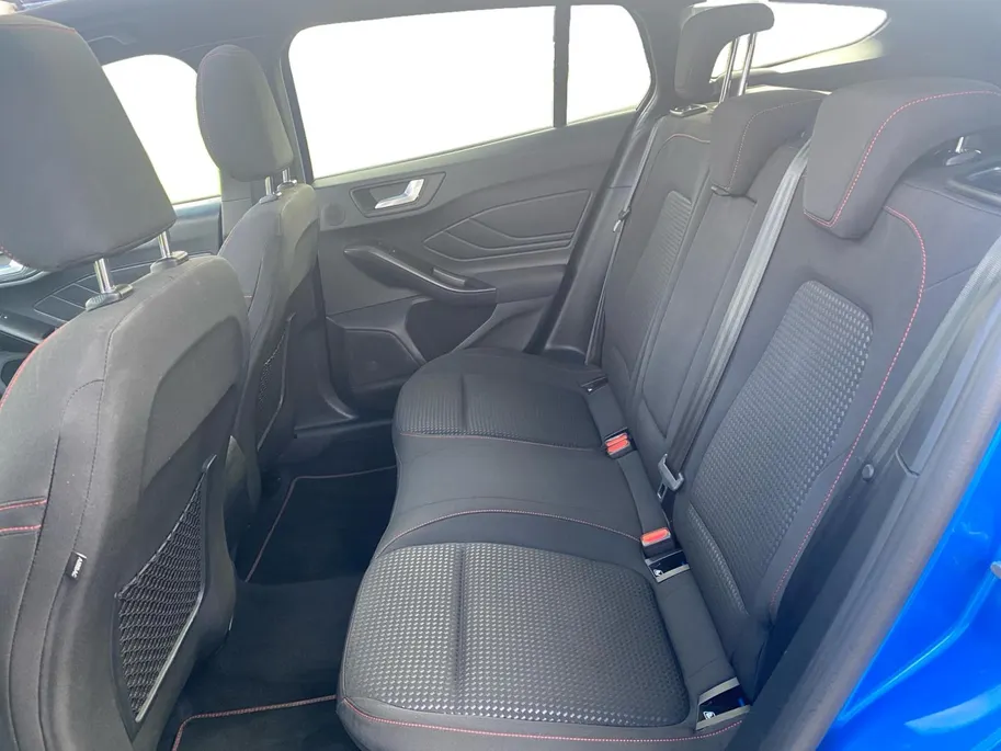 Ford Focus Wagon 1.0 EcoBoost Hybrid ST Line X |Winterpack | Driver Assistancepack | Afn. Trekhaak | Panoramadak | Adaptive Cruisecontrol | Dodehoekdetectie | Camera | 17' Lichtmetaal | B&O Audio |