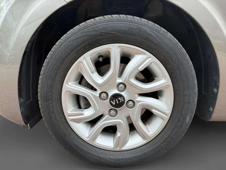 Kia Picanto 1.0 MPi DynamicLine DEALER ONDERHOUDEN | NAVIGATIE | ACHTERUITRIJCAMERA | RESTERENDE FABRIEKSGARANTIE TM 20230