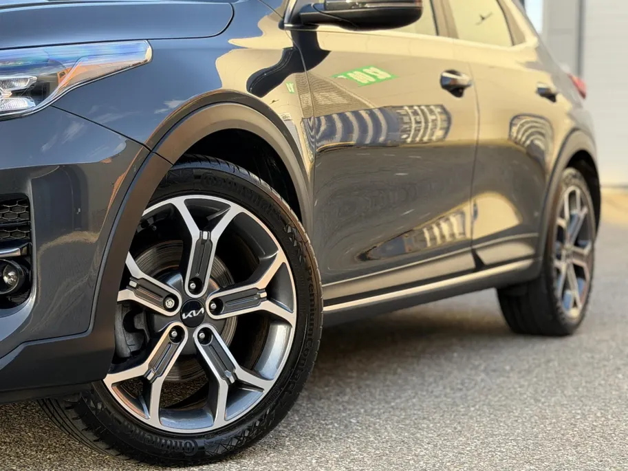 Kia XCeed 1.0 T-GDi DynamicLine | Trekhaak | Achteruitrijcamera | Parkeersensoren achter | Apple/Android Carplay | Navi | Climate Control | LMV
